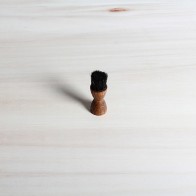 Small round applicator brush, dark or light